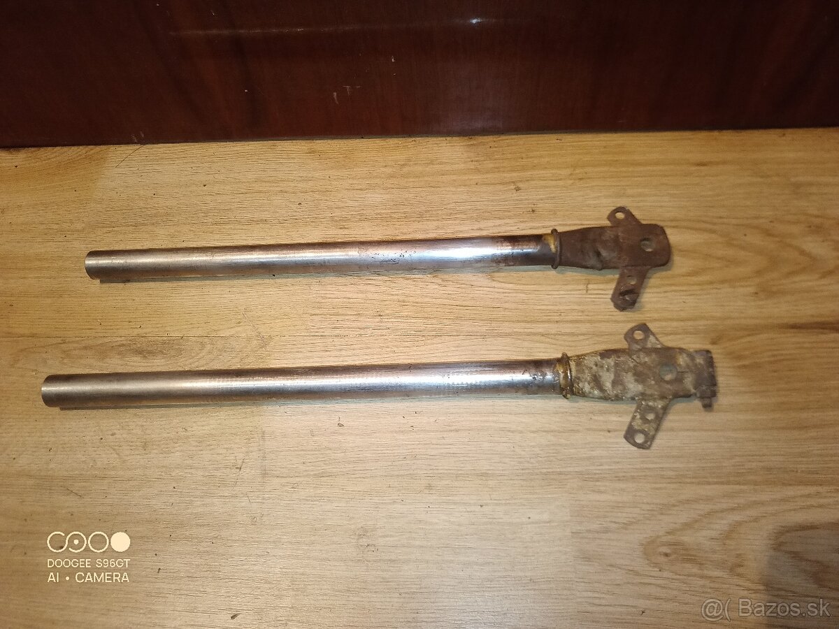 Spodky předních tlumičů Jawa 550