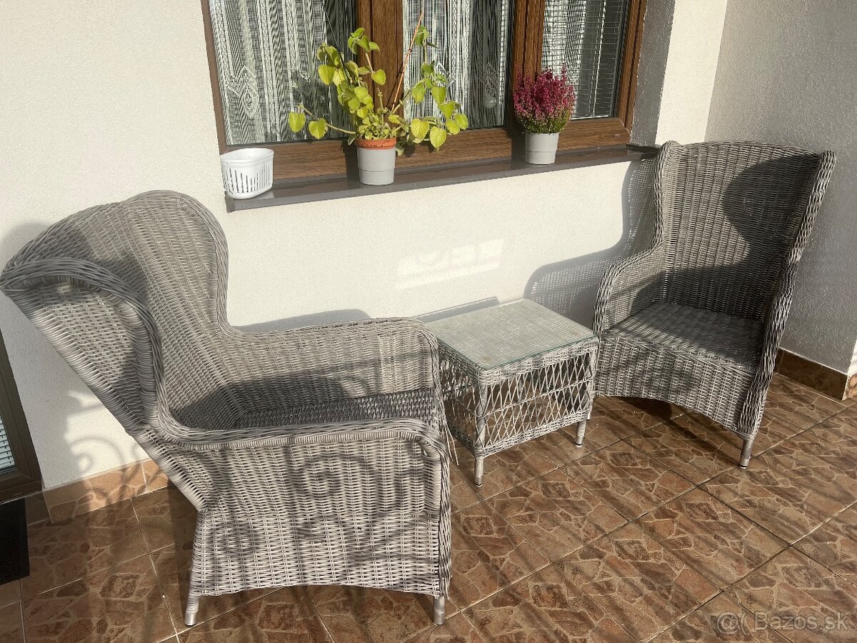 Ratanovy nabytok - 2x kresla a stolik