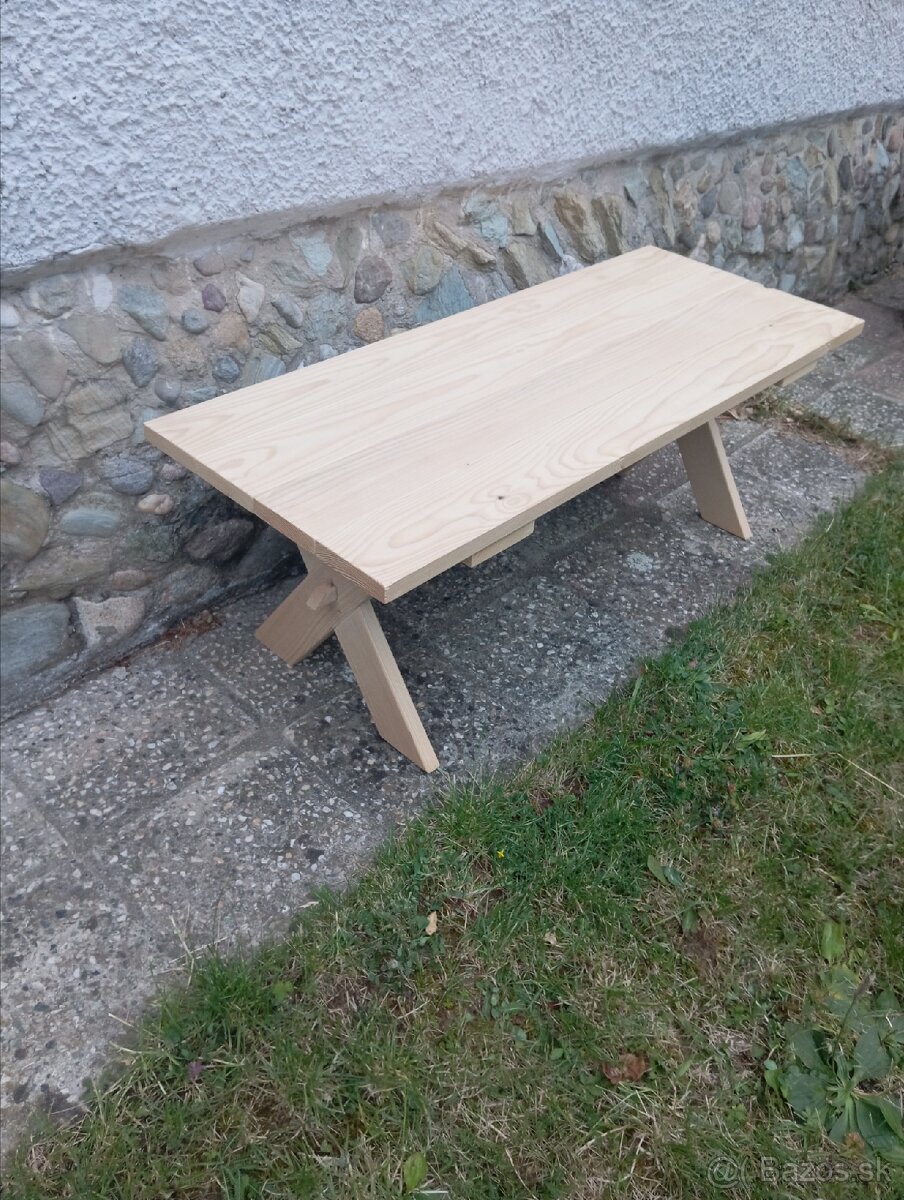 Detský drevený stôl