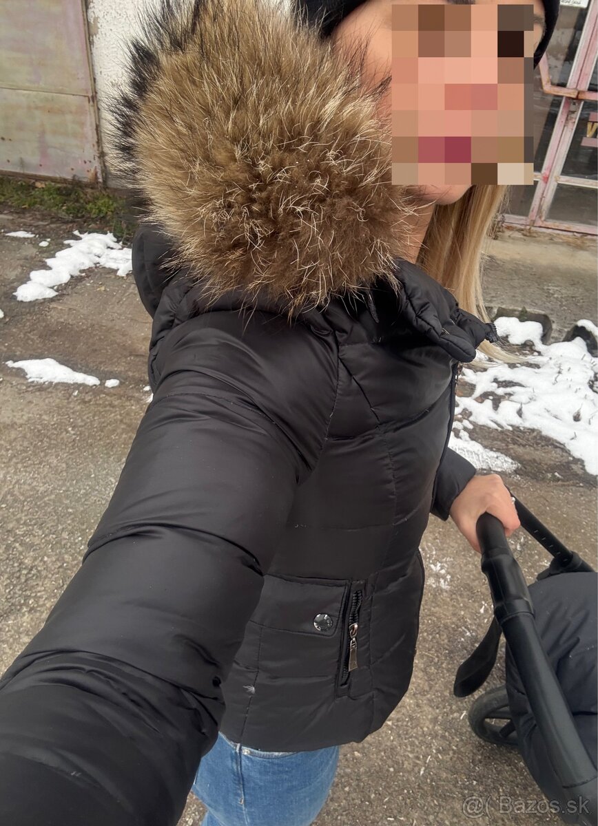 Moncler zimna paperova bunda s pravou kozusinou