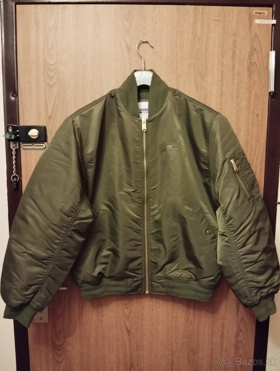 Predám zimnú bundu bombera Tommy Jeans