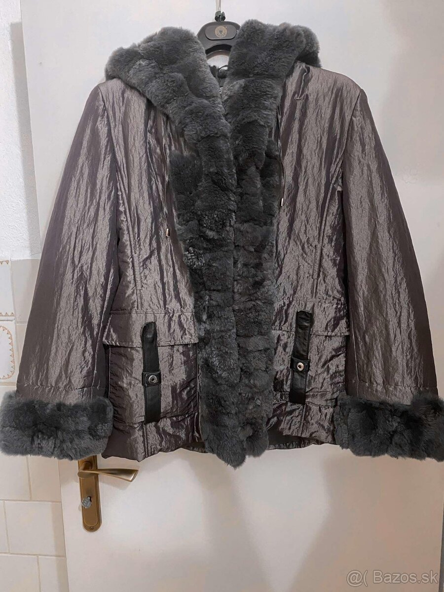 Kožuch z pravého králika zn. Kara s kapucňou, veľkosť 44