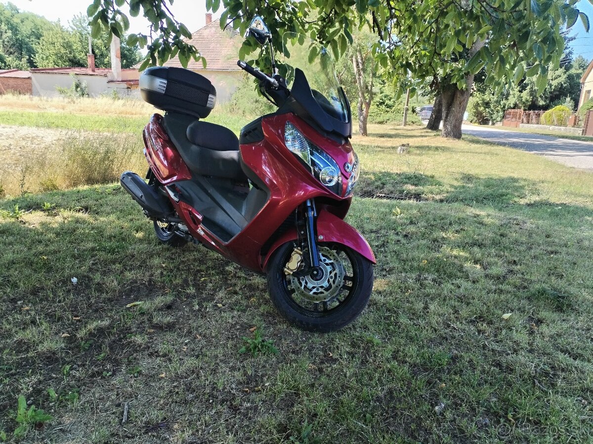 Maxi skuter Sym 400 najazdené 11300km
