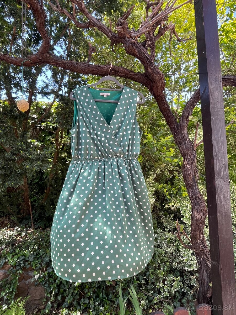 Zelené bodkované letné šaty