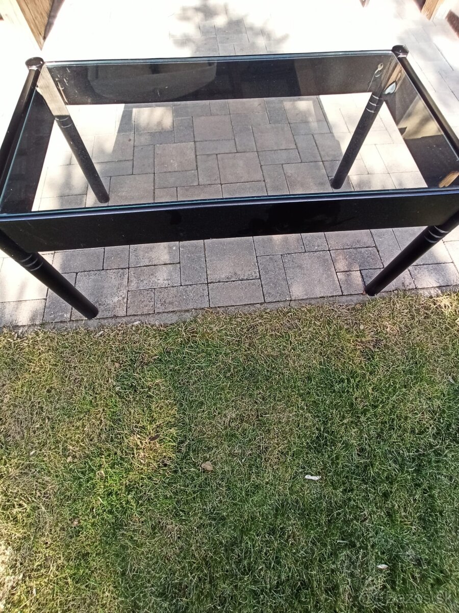 Konferenčný stolík