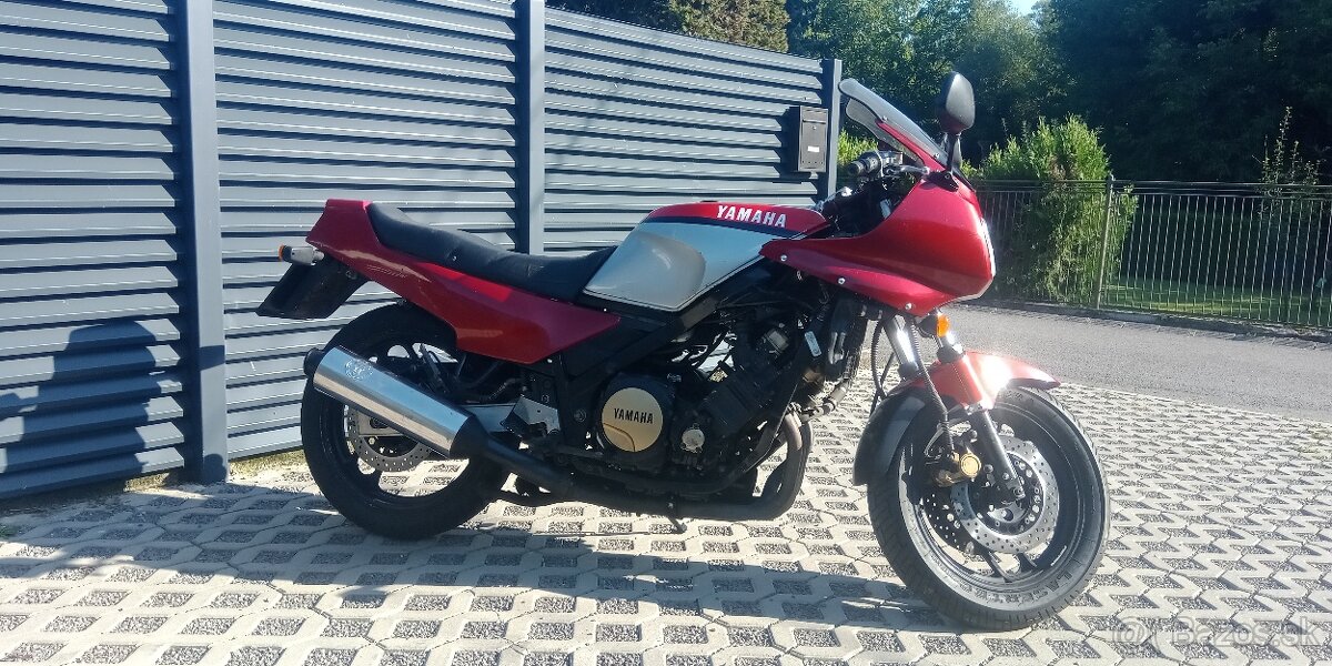 Yamaha FZ 750