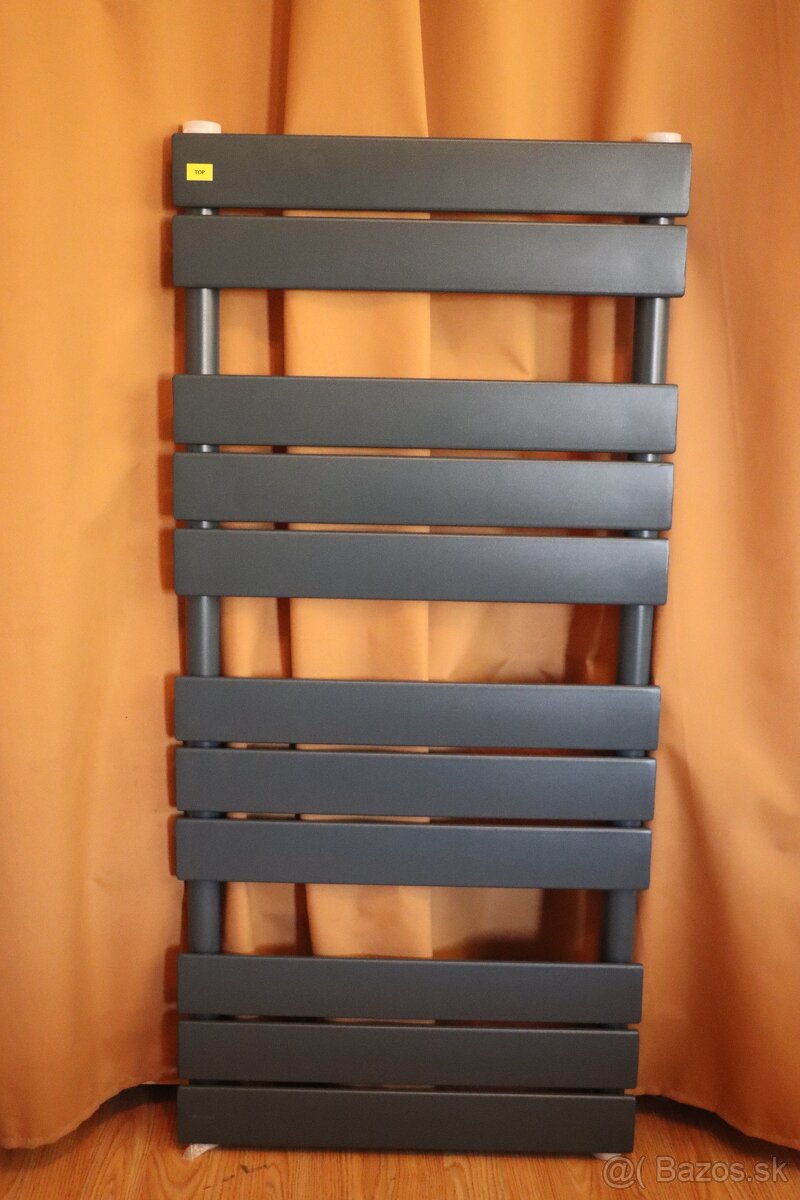 Štýlový a funkčný kúpeľňový radiátor Blumfeldt 107x50 cm