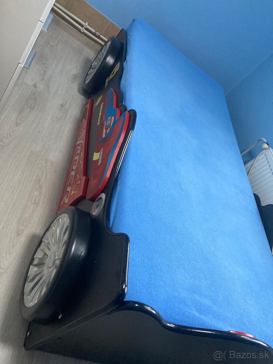 Chlapčenská posteľ