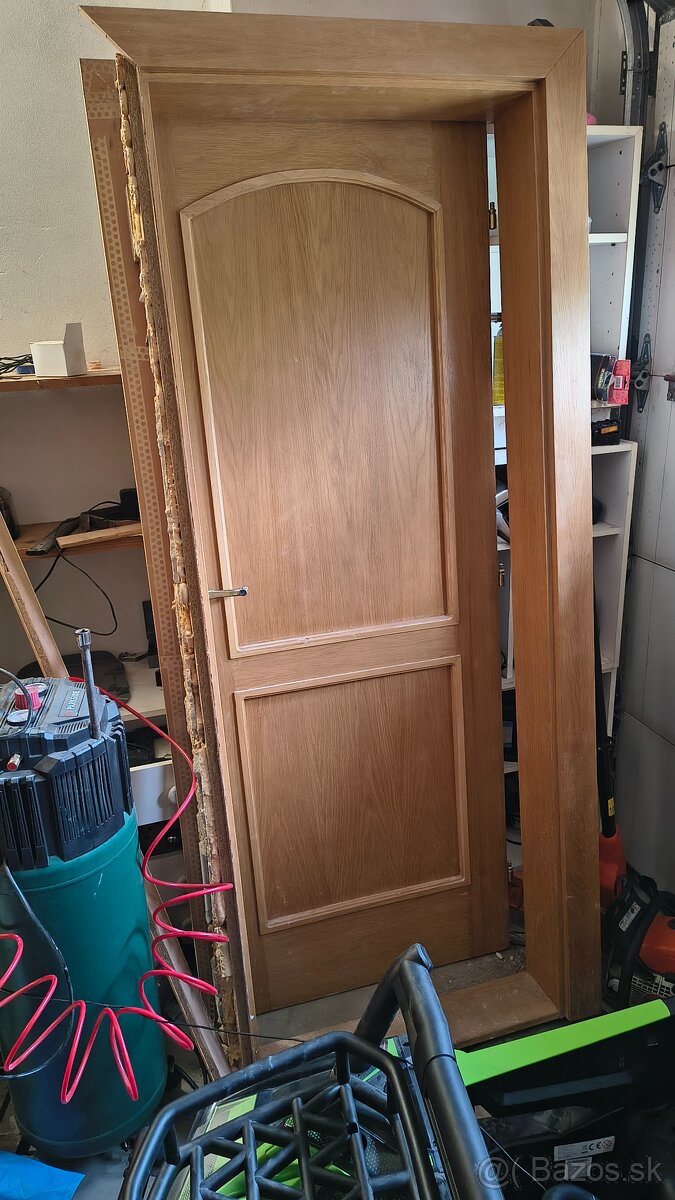 Interiérové dvere 70cm + zárubna dub masív/ drevotrieska