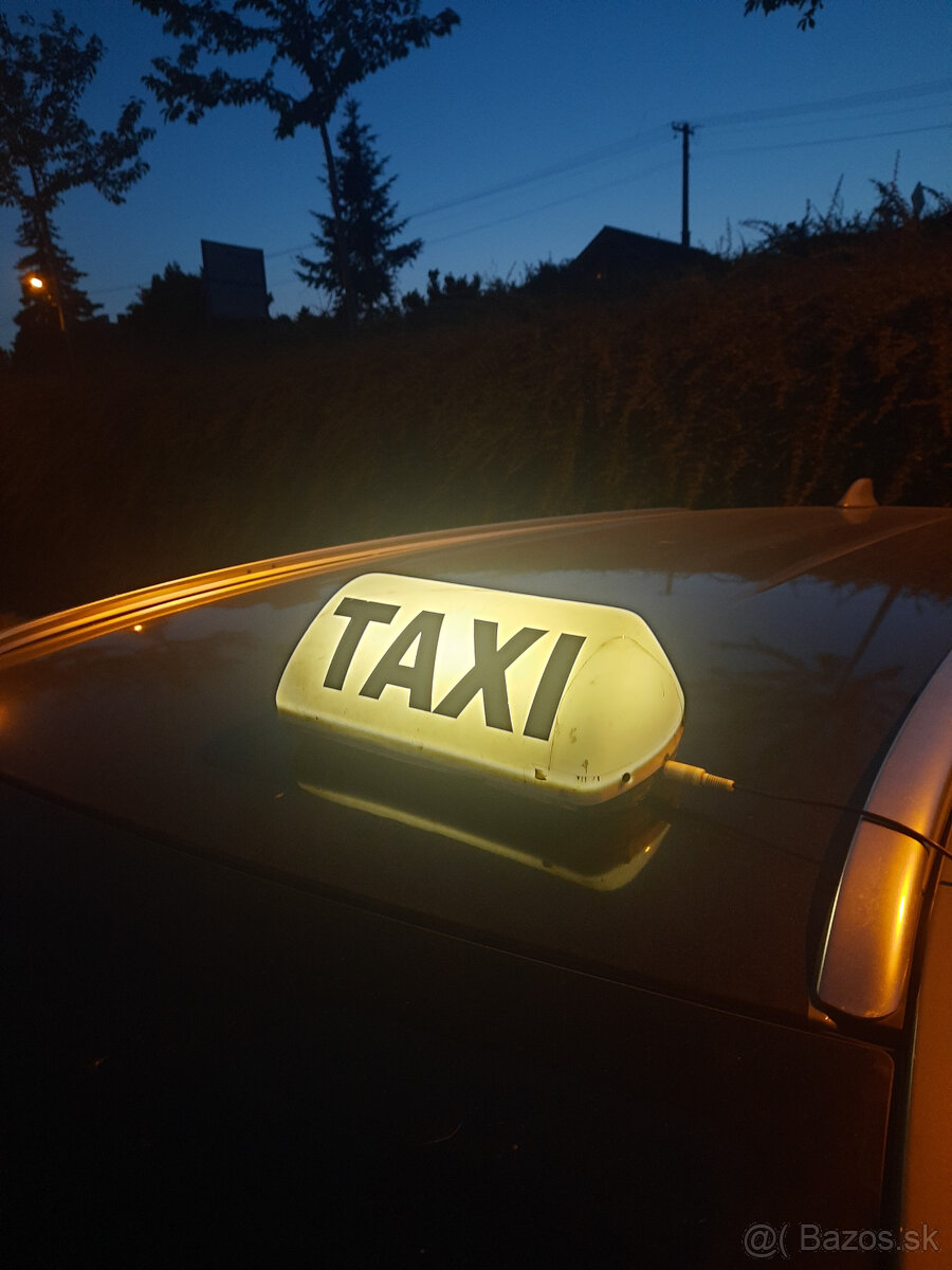 Biely Taxi transparent