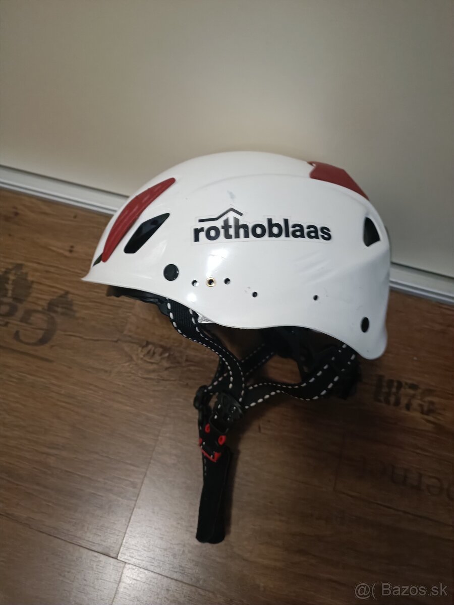Horolezecká prilba