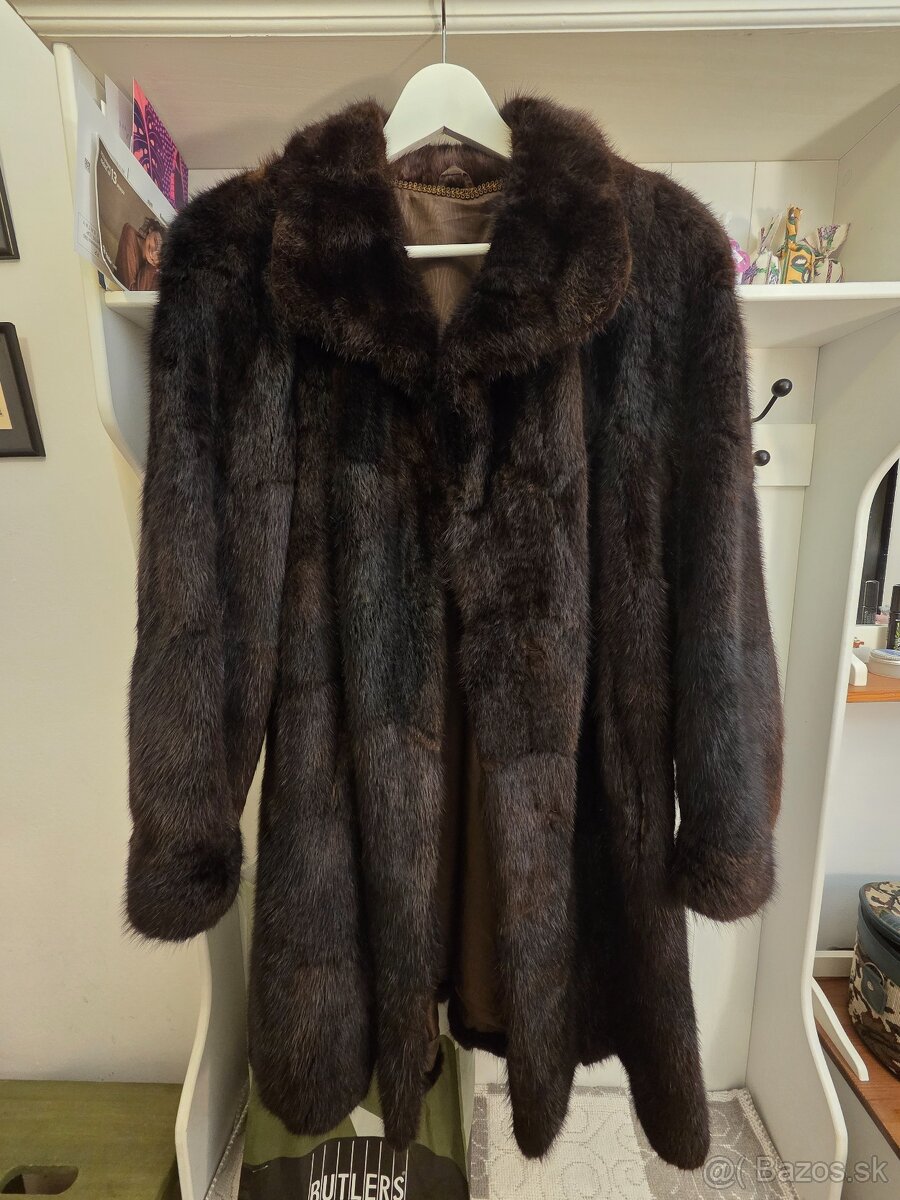 Krasny zachovaly bizamovy kozuch