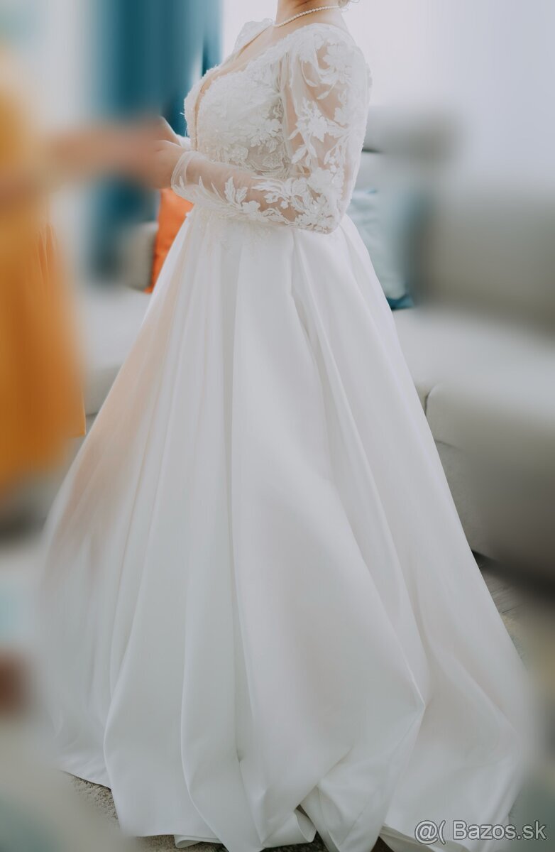 Svadobné šaty s kruhom a závojom