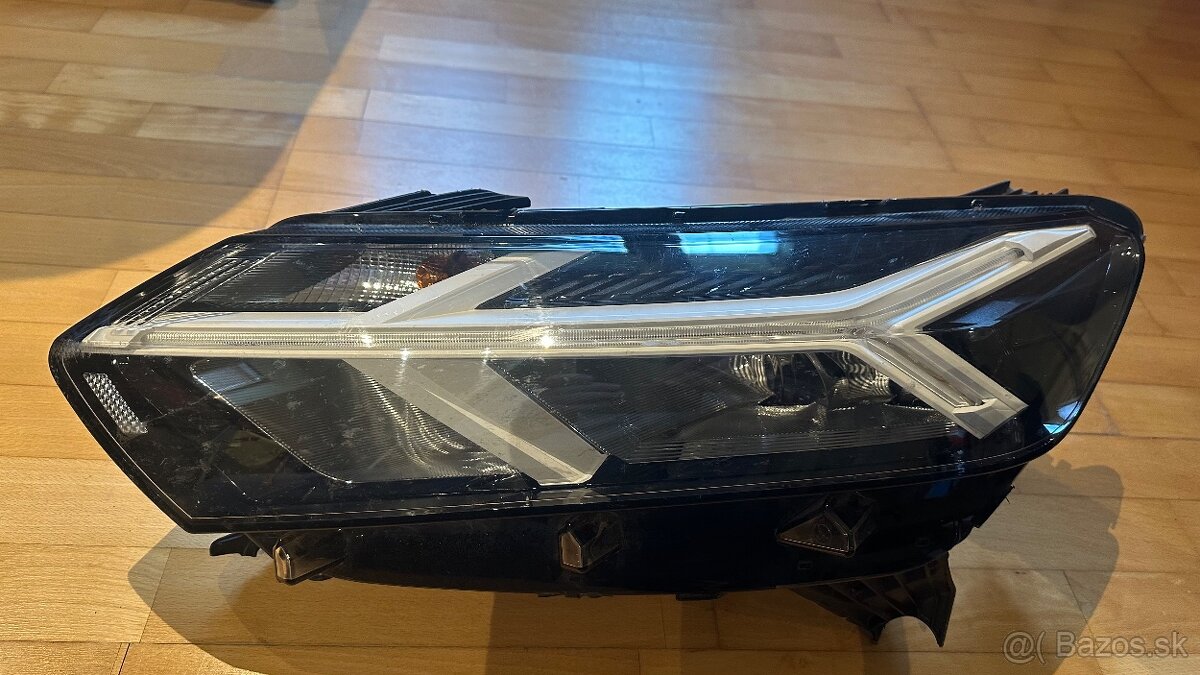 Predam predne svetlo stav na fotkách. Značka: RENAULT | D