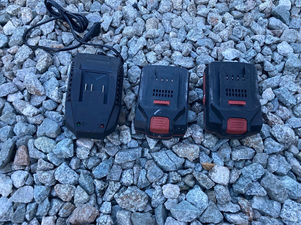 HECHT nabíjačka + baterky