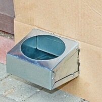 Kŕmitko na dvierka pre králiky a zajace – automatické / kov