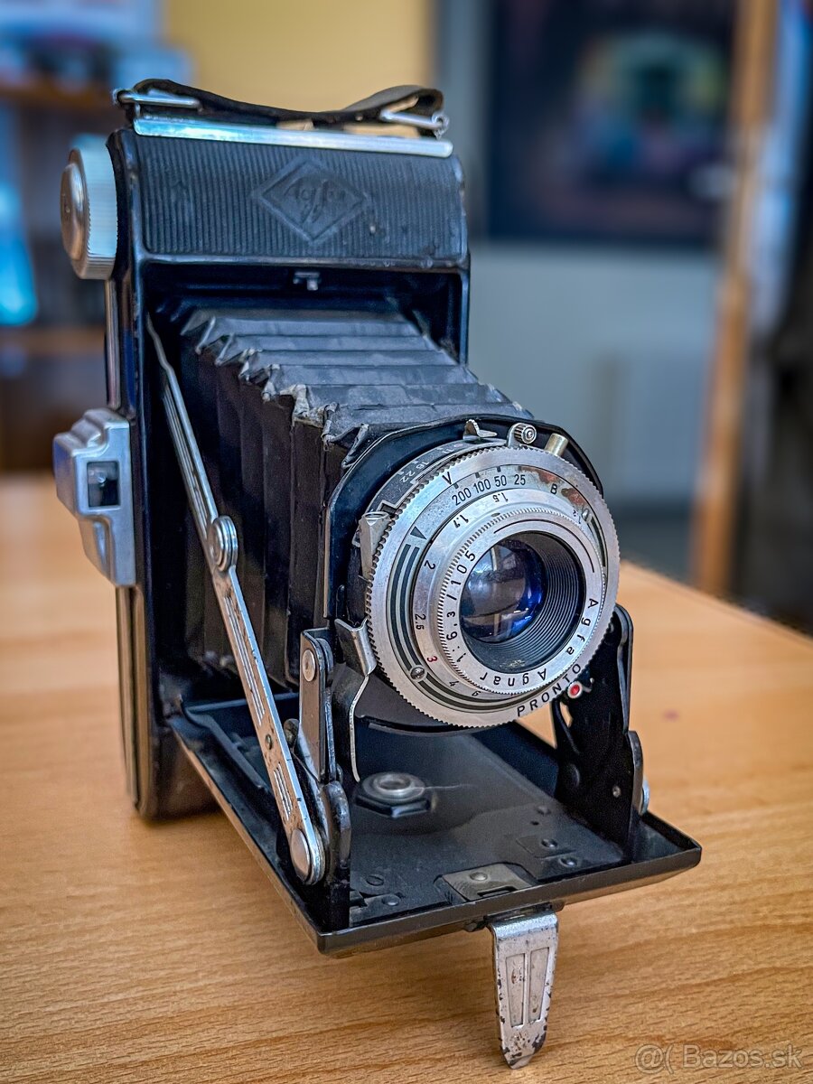 Stary historicky fotoaparat