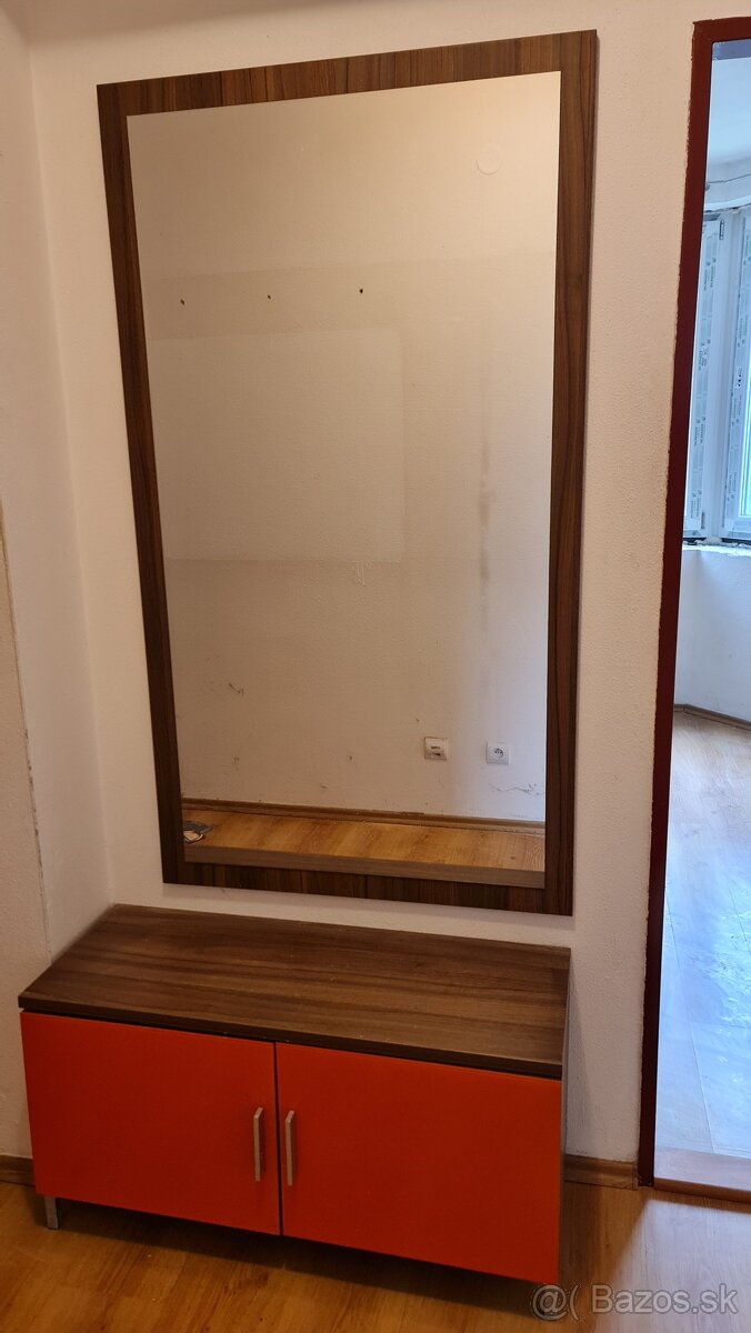Zrkadlo s botnikom