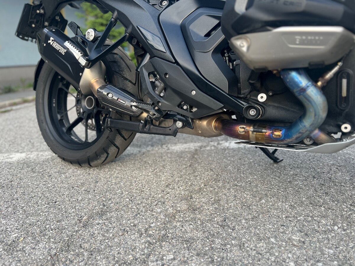 BMW R1300 GS Akrapovič komplet výfuk