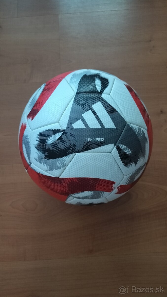 Futbalová lopta adidas Tiro Pro HT2428