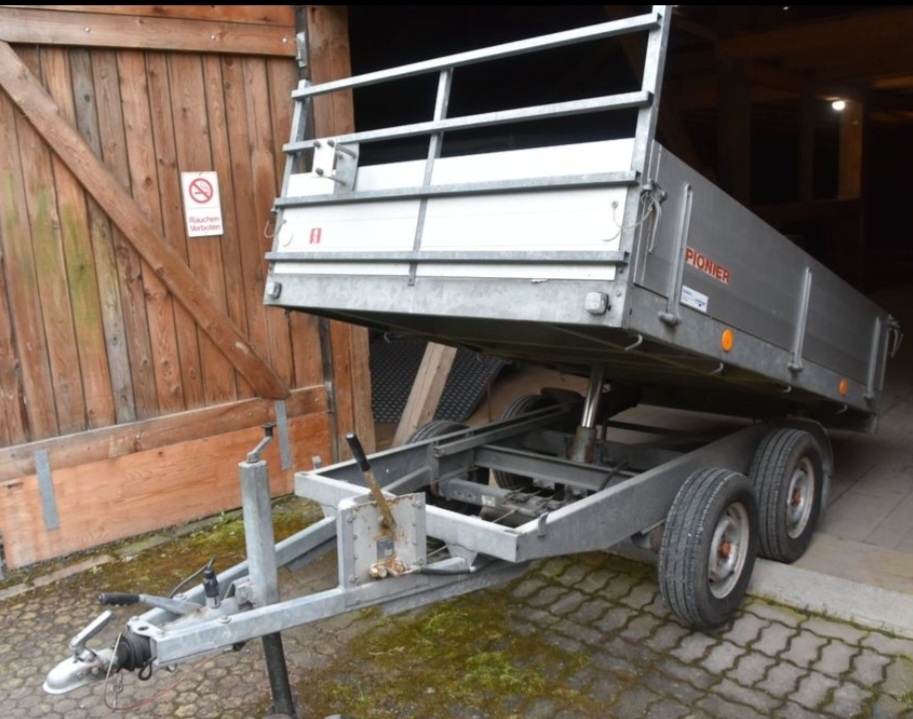 Vyklapac vyklapaci prives 1s celkova hmotnost 2000kg