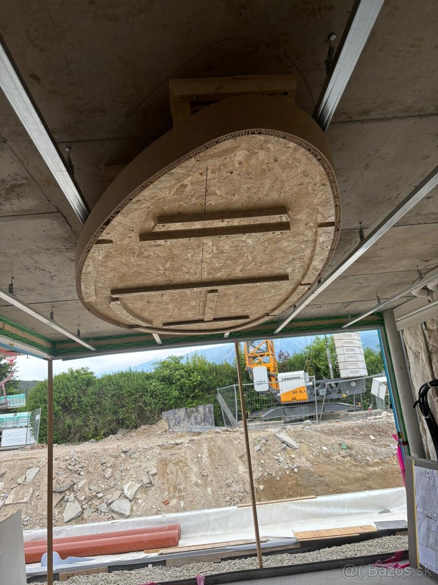 Stolar pomocník k montáži Tirolsko