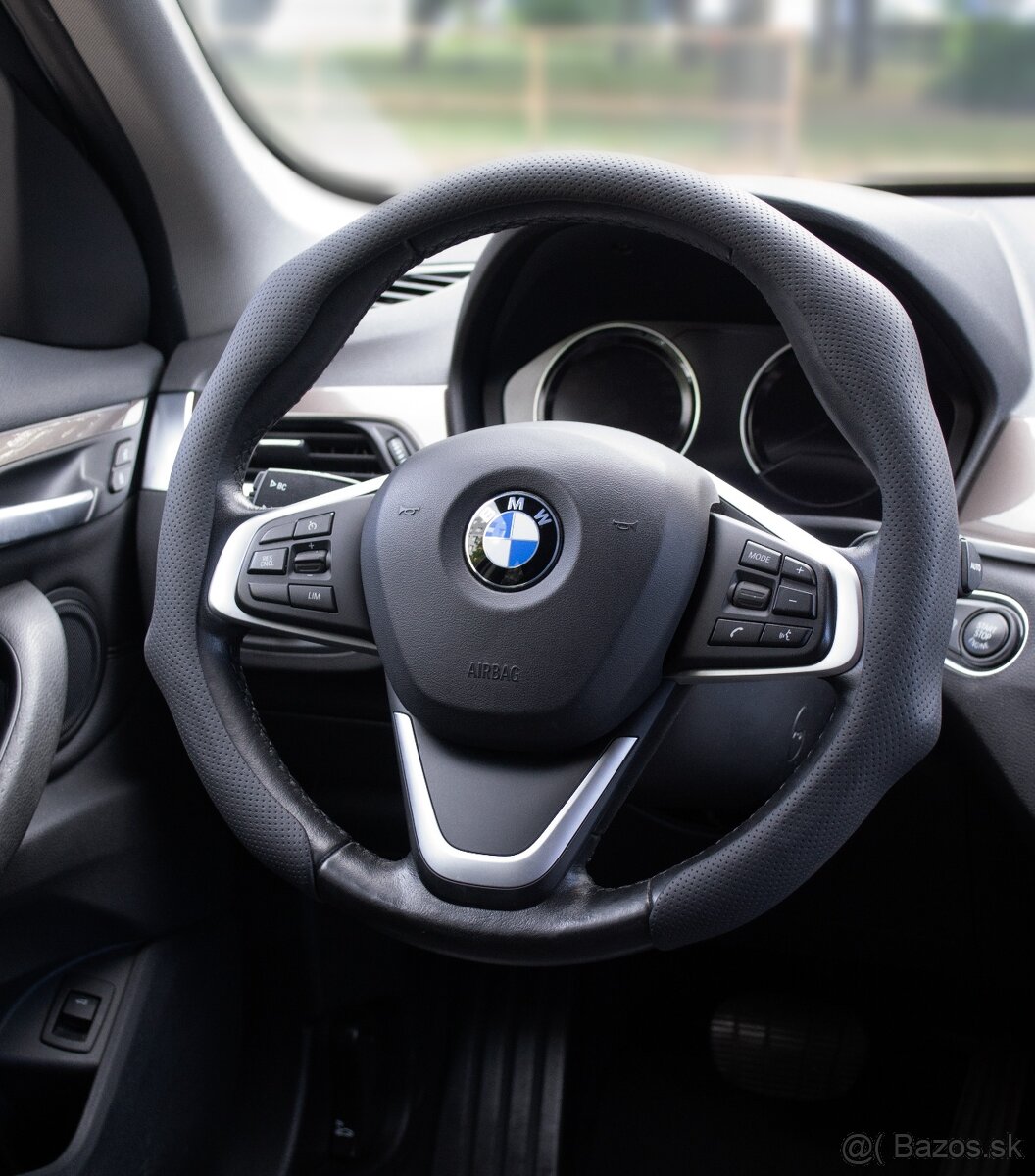 Poťah kryt na volant z perforovanej kože - čierny
