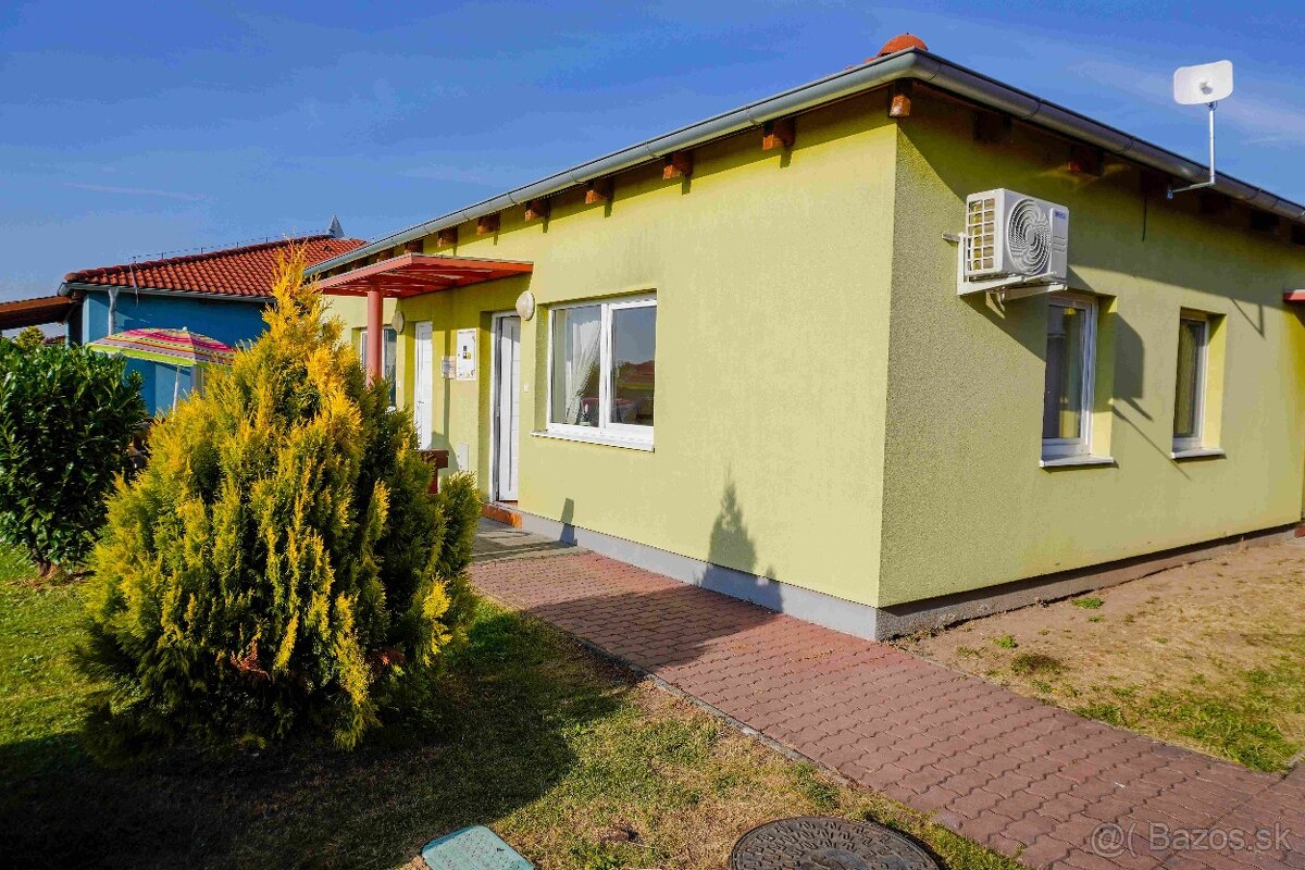 Byt s parkovacím stojiskom pri Slnečných jazerách