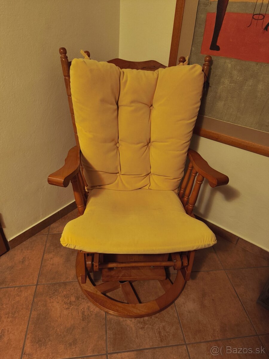 Otočné hojdacie kreslo