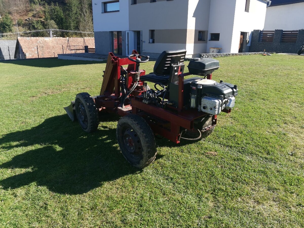 Nakladač 4x4 hydrostat