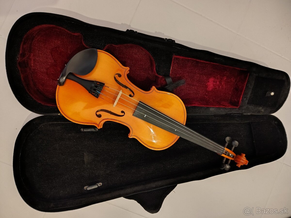 Zánovné 3/4 husle s puzdrom.