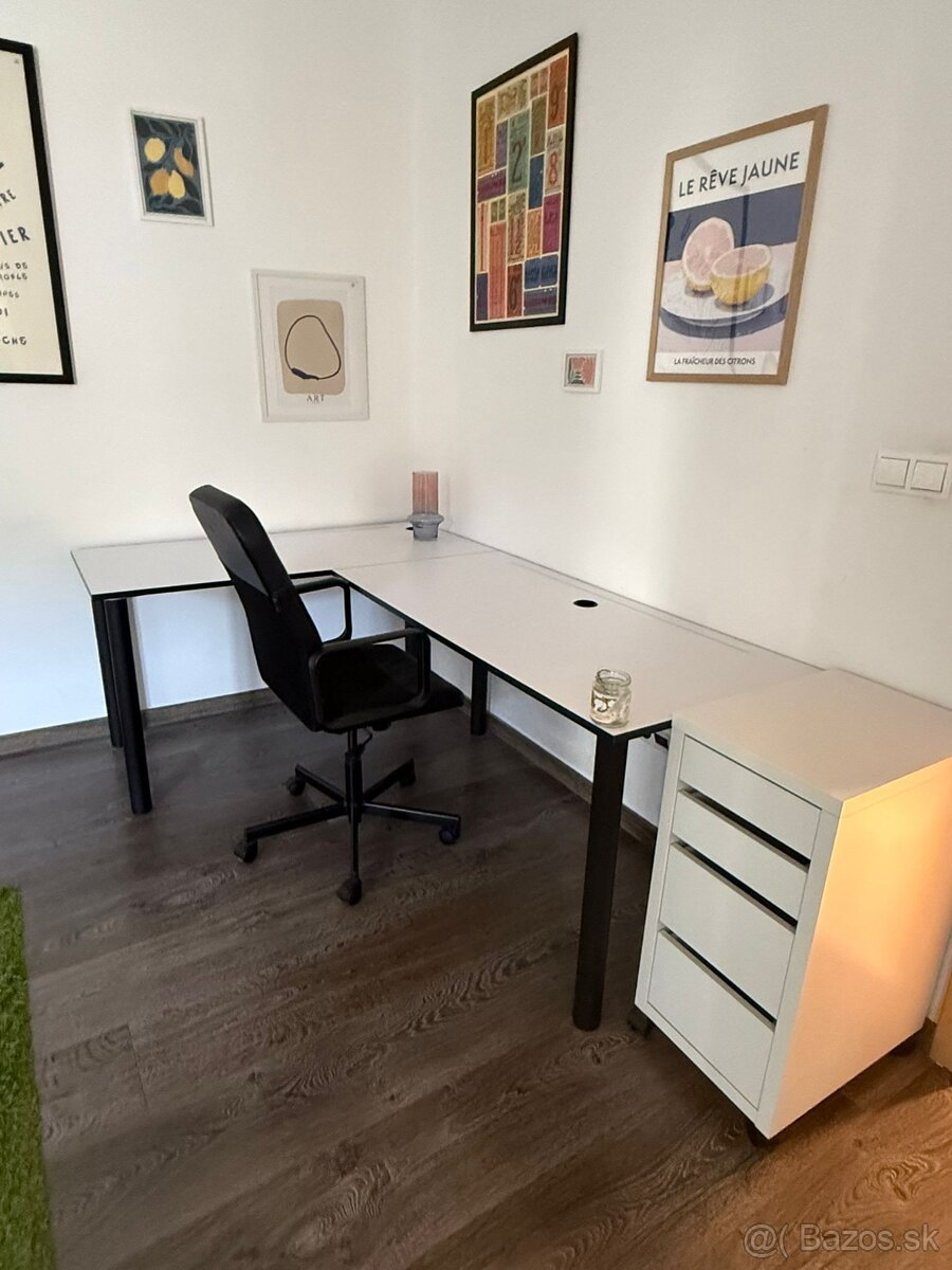 Kancelarsky stol so stolickou