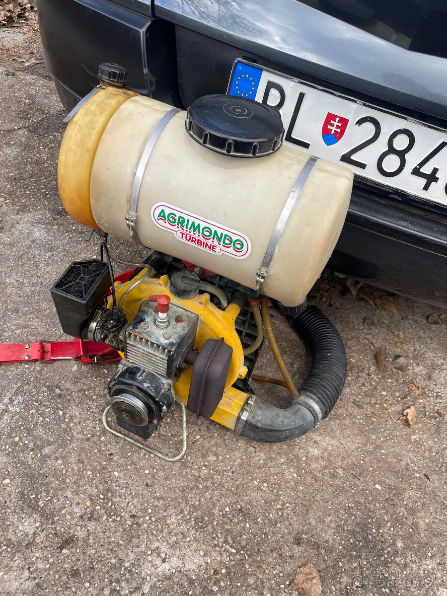 Benzínový postrekovač