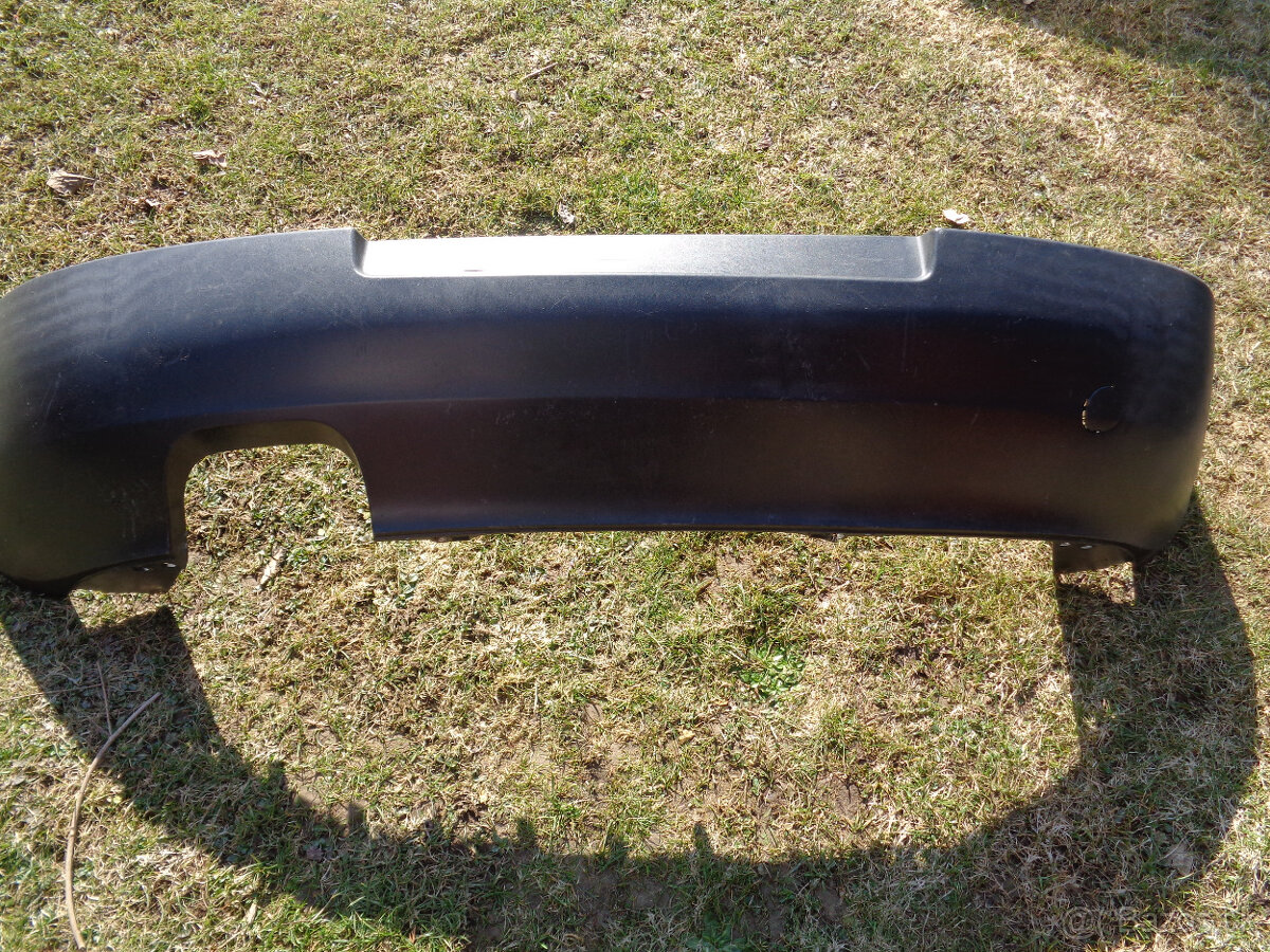 Zadný nárazník Golf V