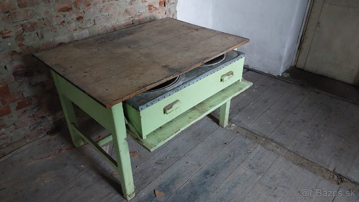 Umývací stôl s lavormi