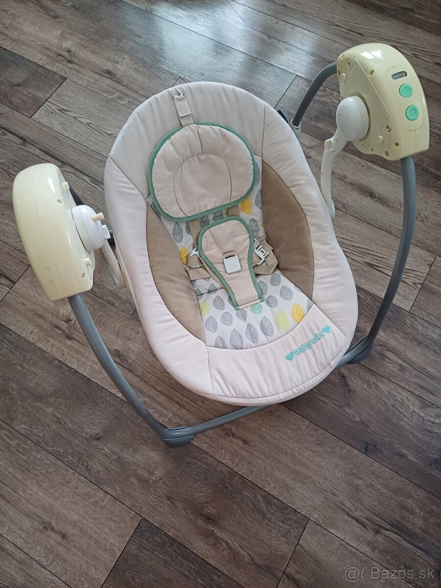 Automaticke detske hojdacie kreslo.