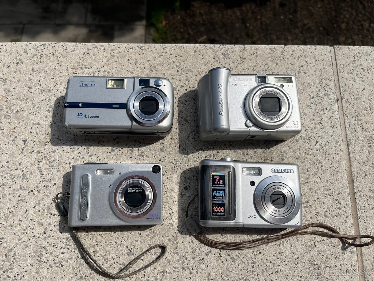 Set digitálnych fotoaparátov