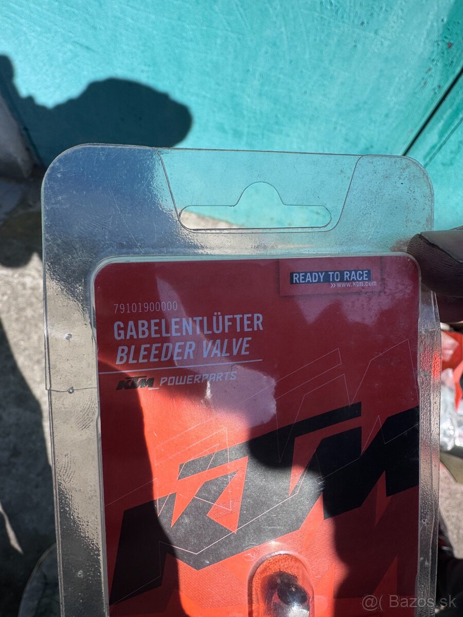 BLEEDER VALVE