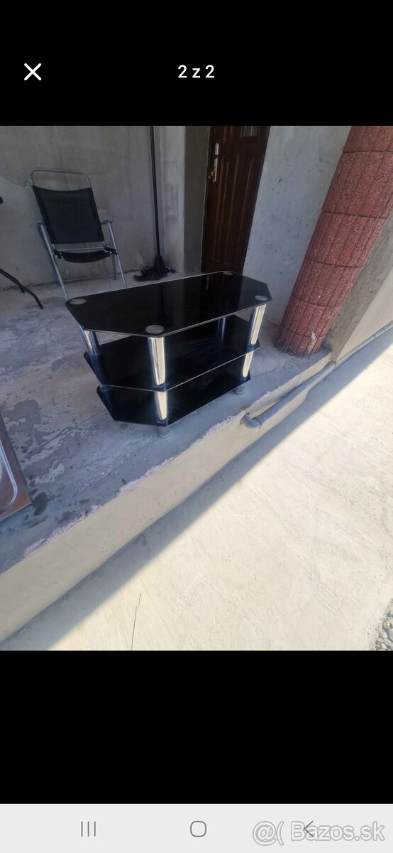 Elegantný TV stolik