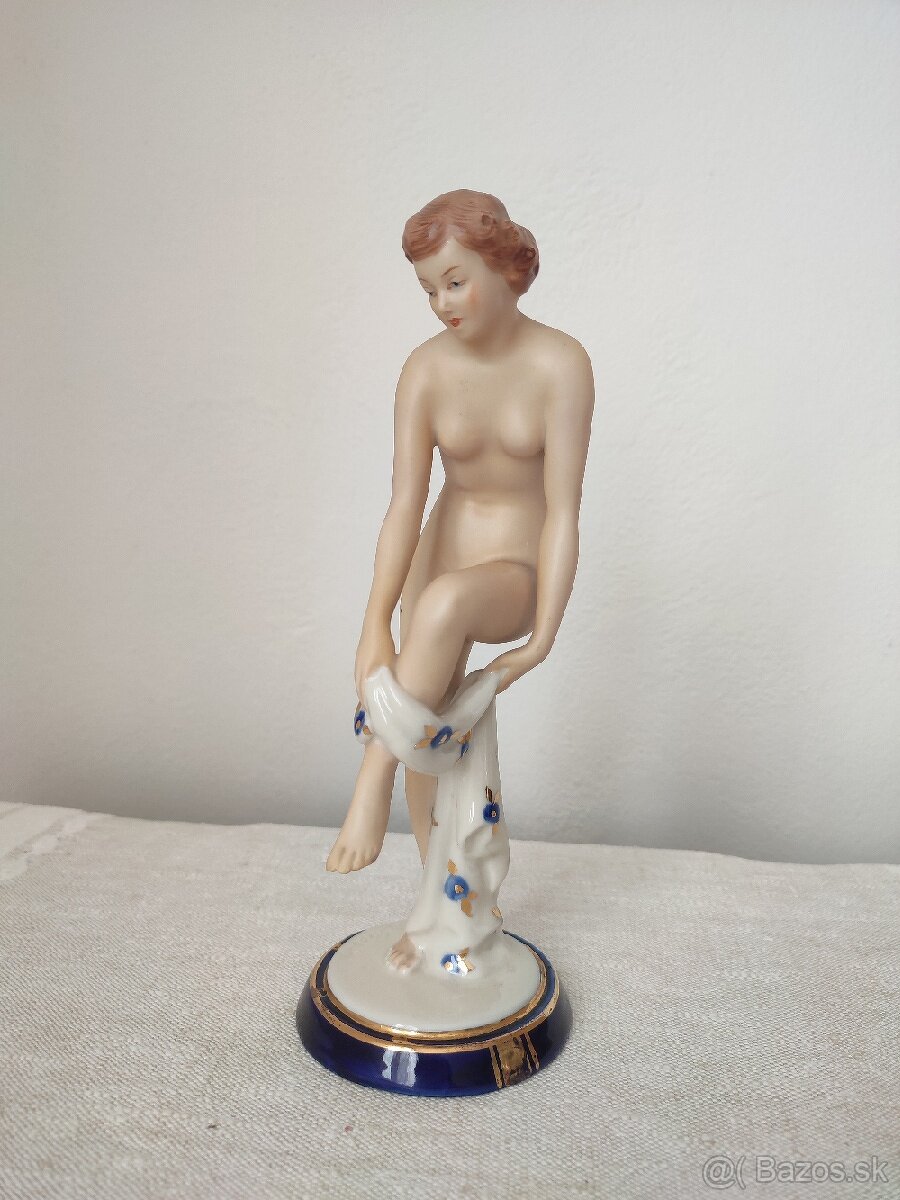 Royal dux akt žena s uterákom porcelánová soška