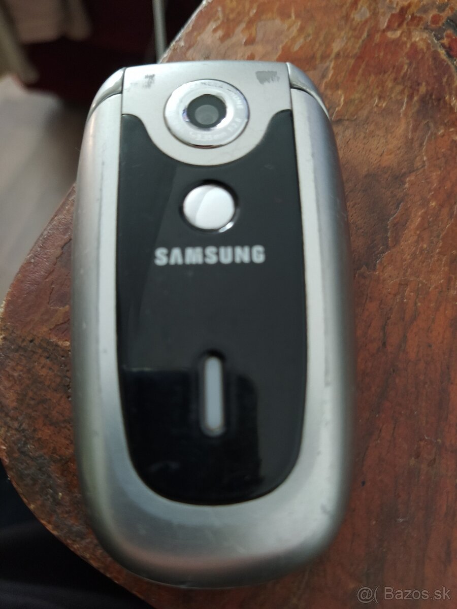 Samsung SGH X640 s nabíjačkou bez batérie