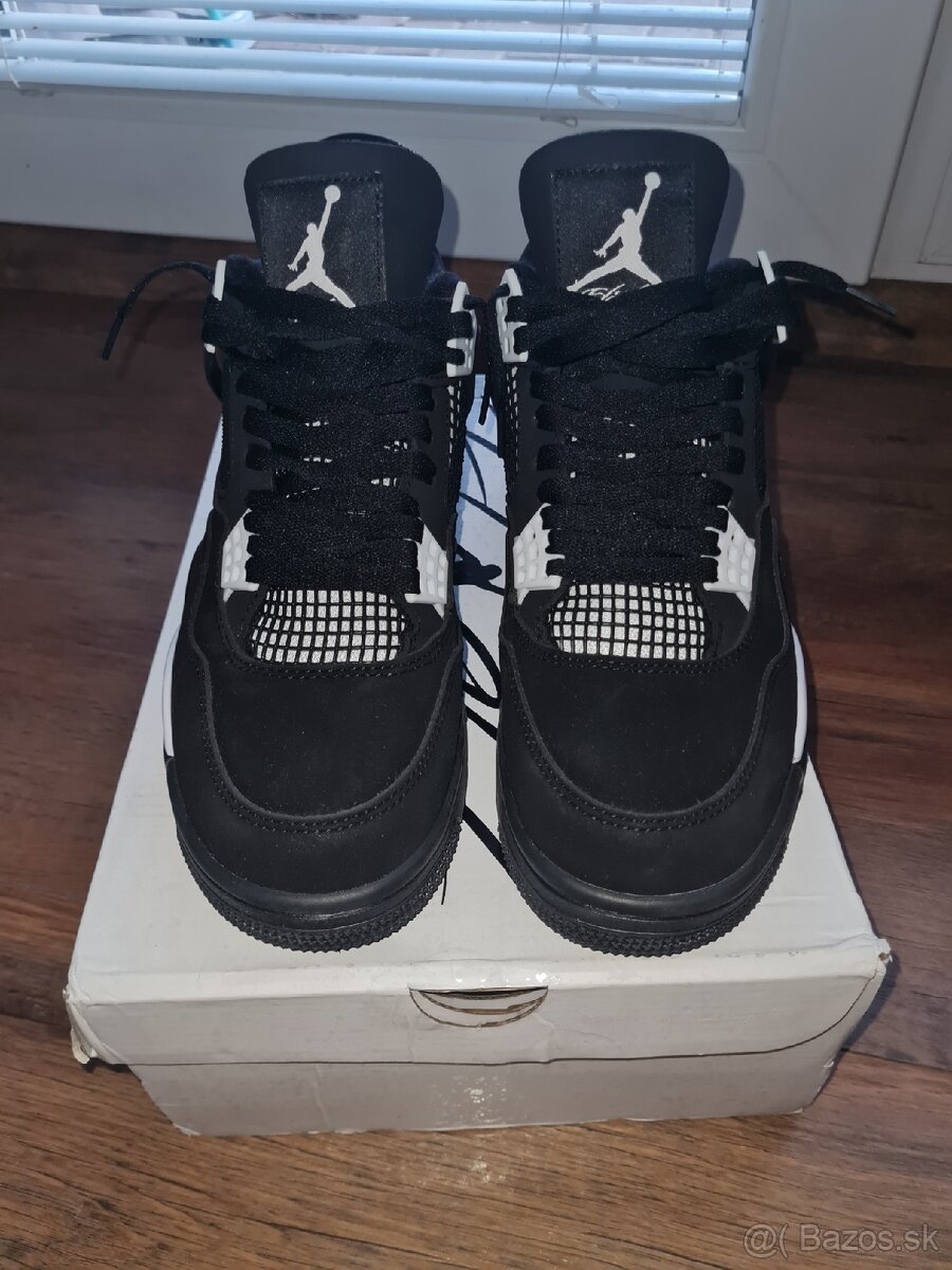 Air Jordan 4 White Thunder OG