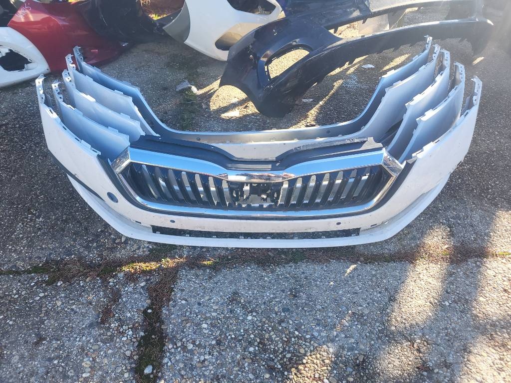 Skoda octavia 4 predny naraznk