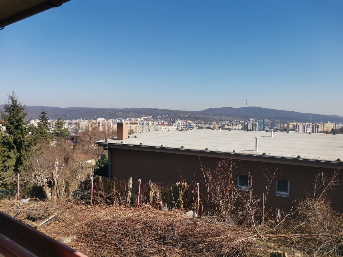 Slnečný záhradný pozemok