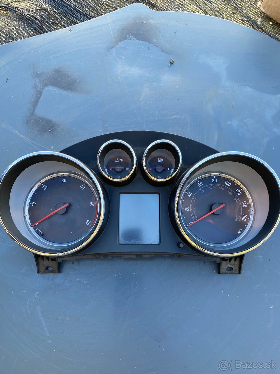 opel insignia 2.0cdti budiky tachometer