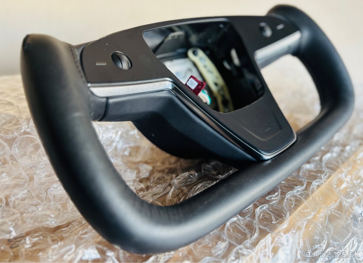 Volant na Teslu X (2023) - YOKE