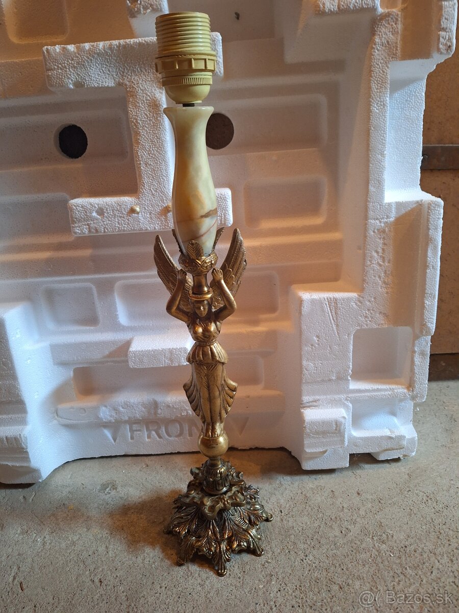 Starozitna figuralna lampa
