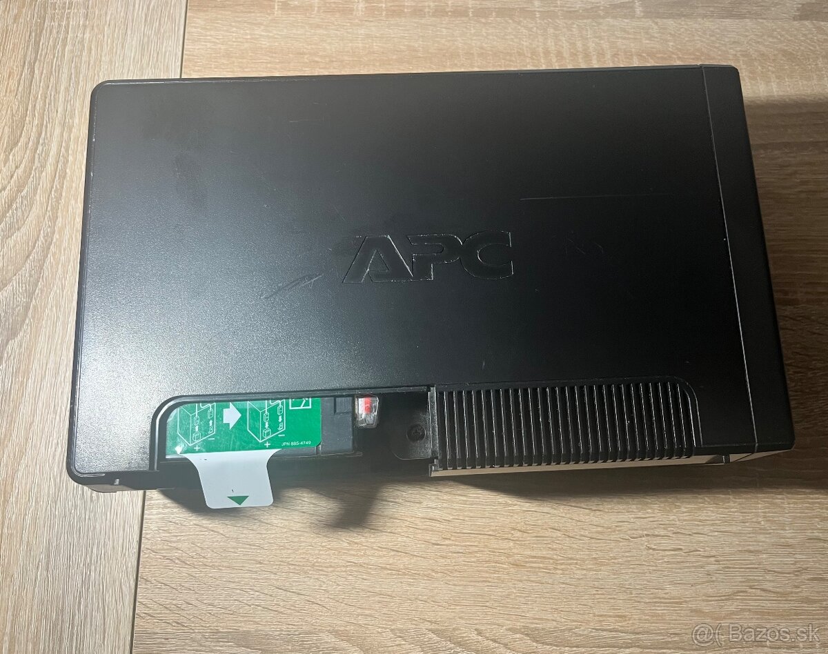 Záložný zdroj apc back ups pro 550