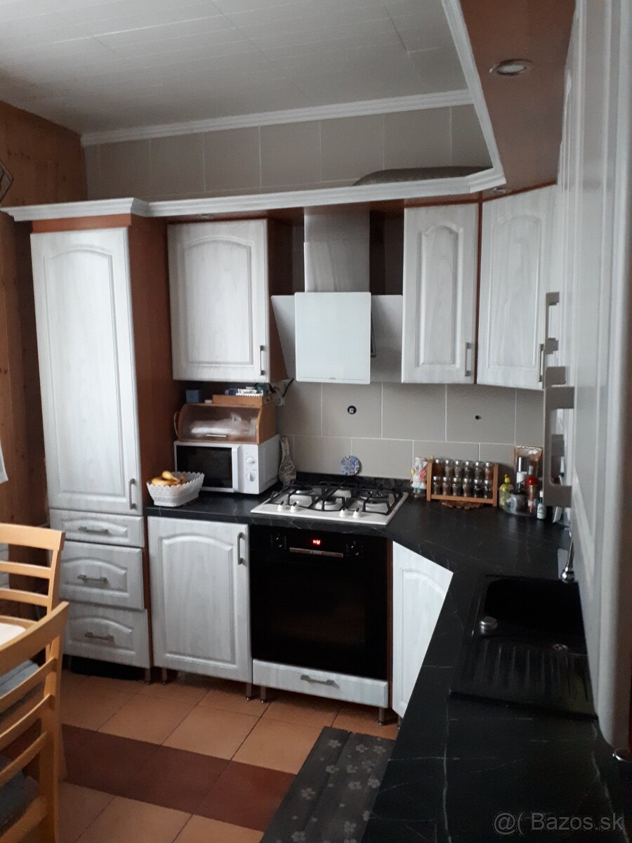 Ponúkam na predaj priestranný slnečný 3 izbový byt