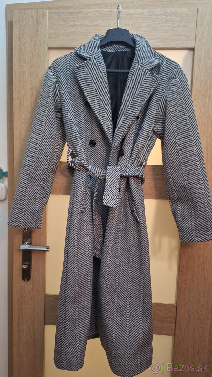 Dvojradový zimný kabát